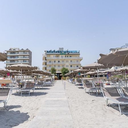 Hotel Byron ميلانو ماريتيما المظهر الخارجي الصورة