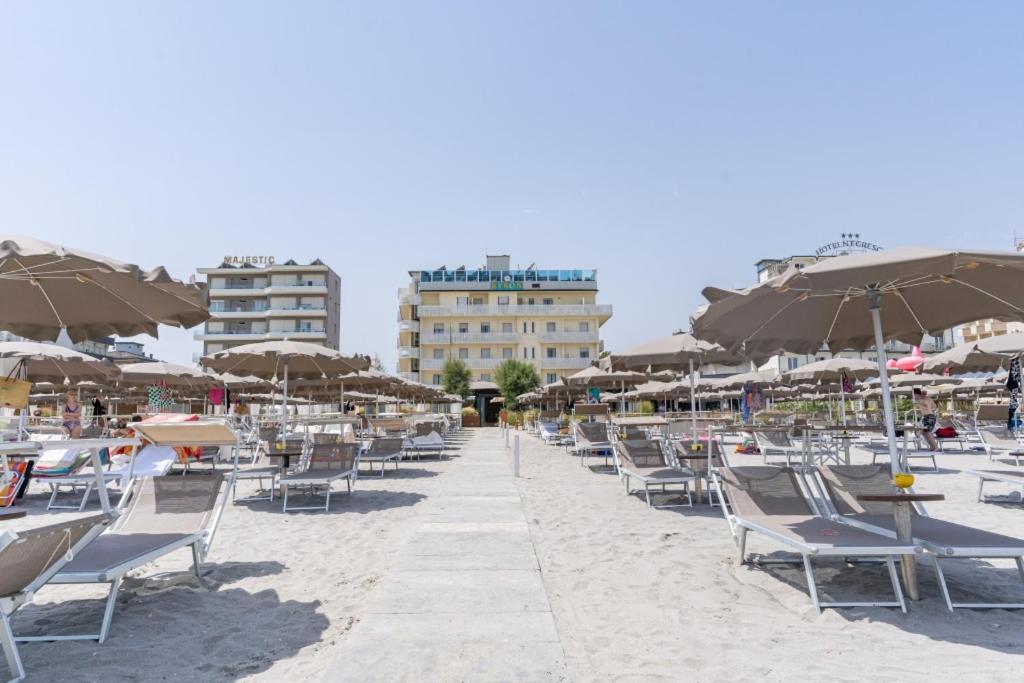 Hotel Byron ميلانو ماريتيما المظهر الخارجي الصورة