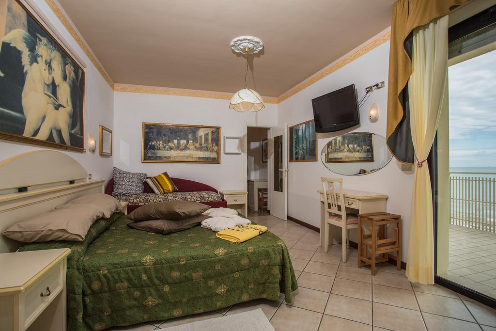 Hotel Byron ميلانو ماريتيما المظهر الخارجي الصورة