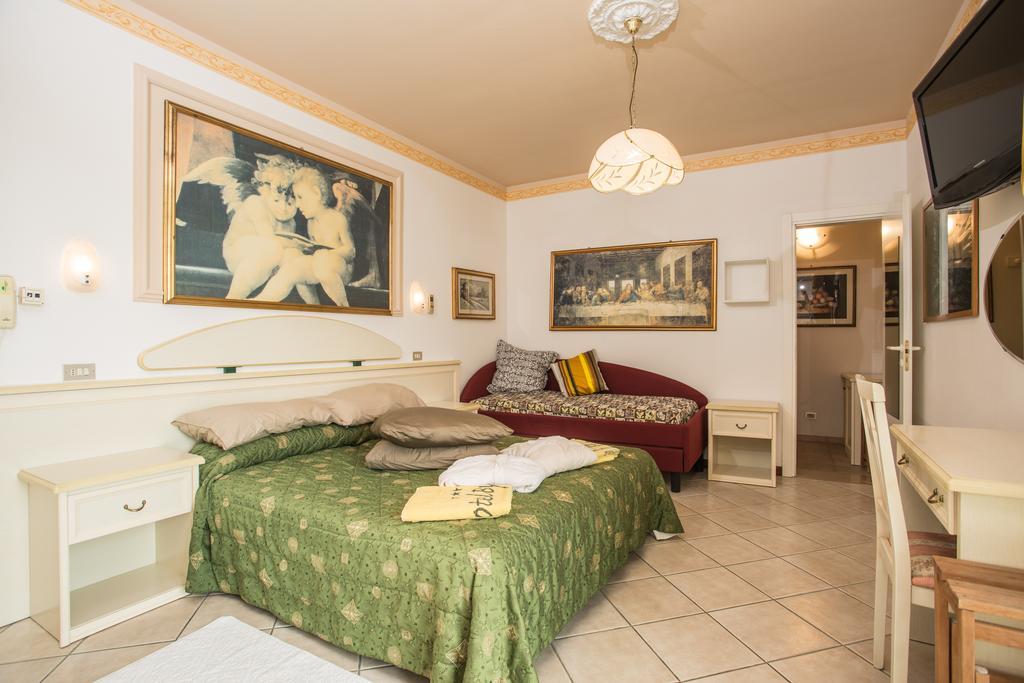 Hotel Byron ميلانو ماريتيما المظهر الخارجي الصورة