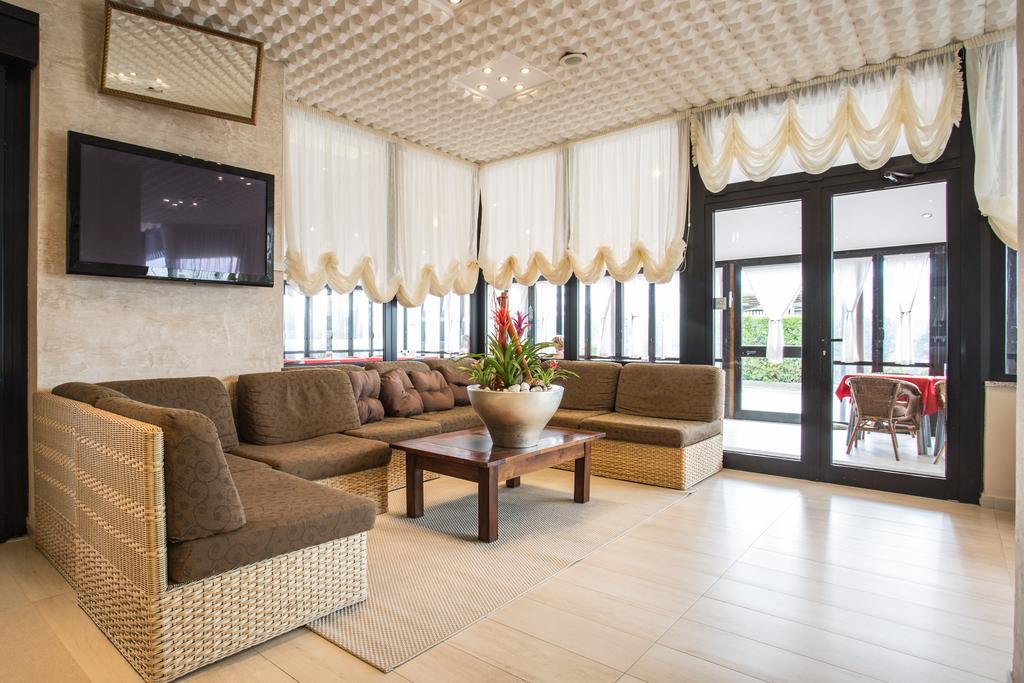 Hotel Byron ميلانو ماريتيما المظهر الخارجي الصورة