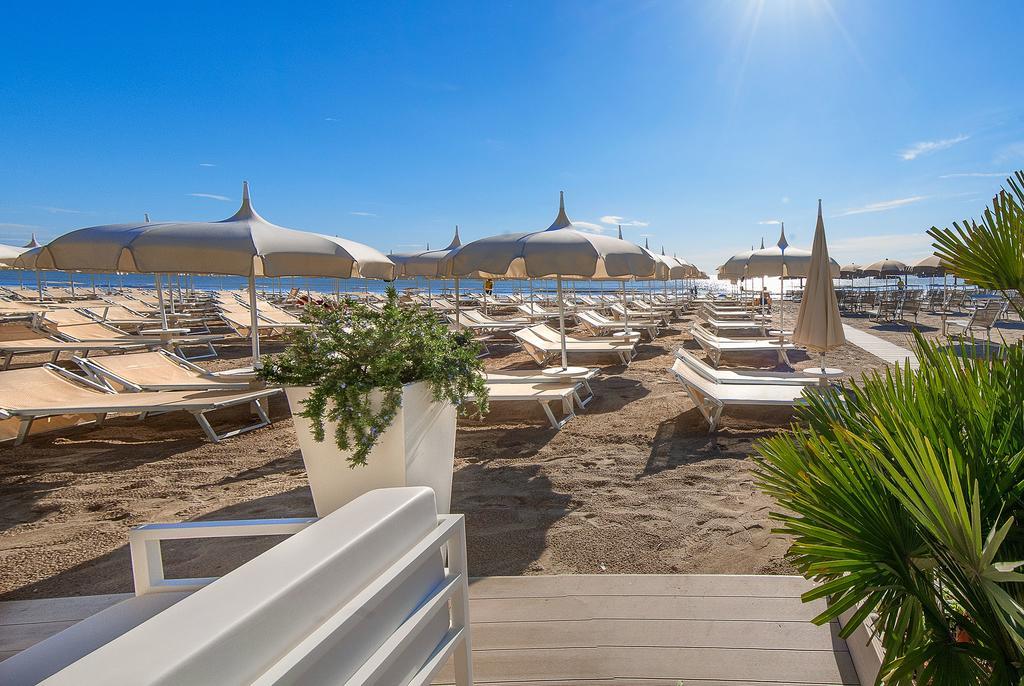 Hotel Byron ميلانو ماريتيما المظهر الخارجي الصورة