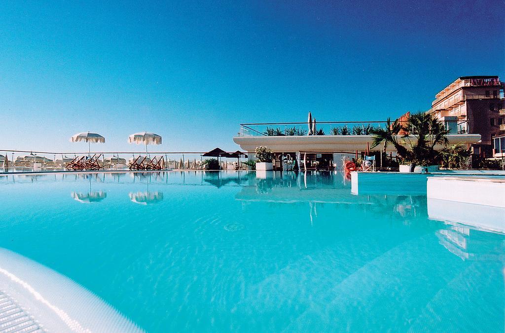 Hotel Byron ميلانو ماريتيما المظهر الخارجي الصورة