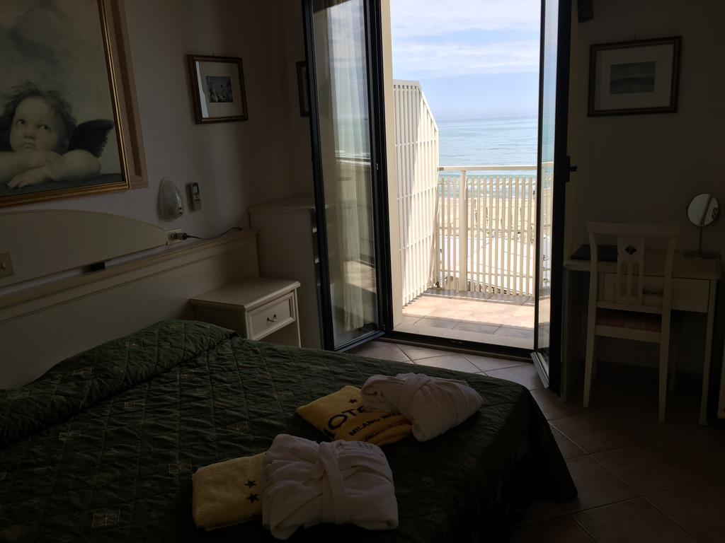 Hotel Byron ميلانو ماريتيما المظهر الخارجي الصورة