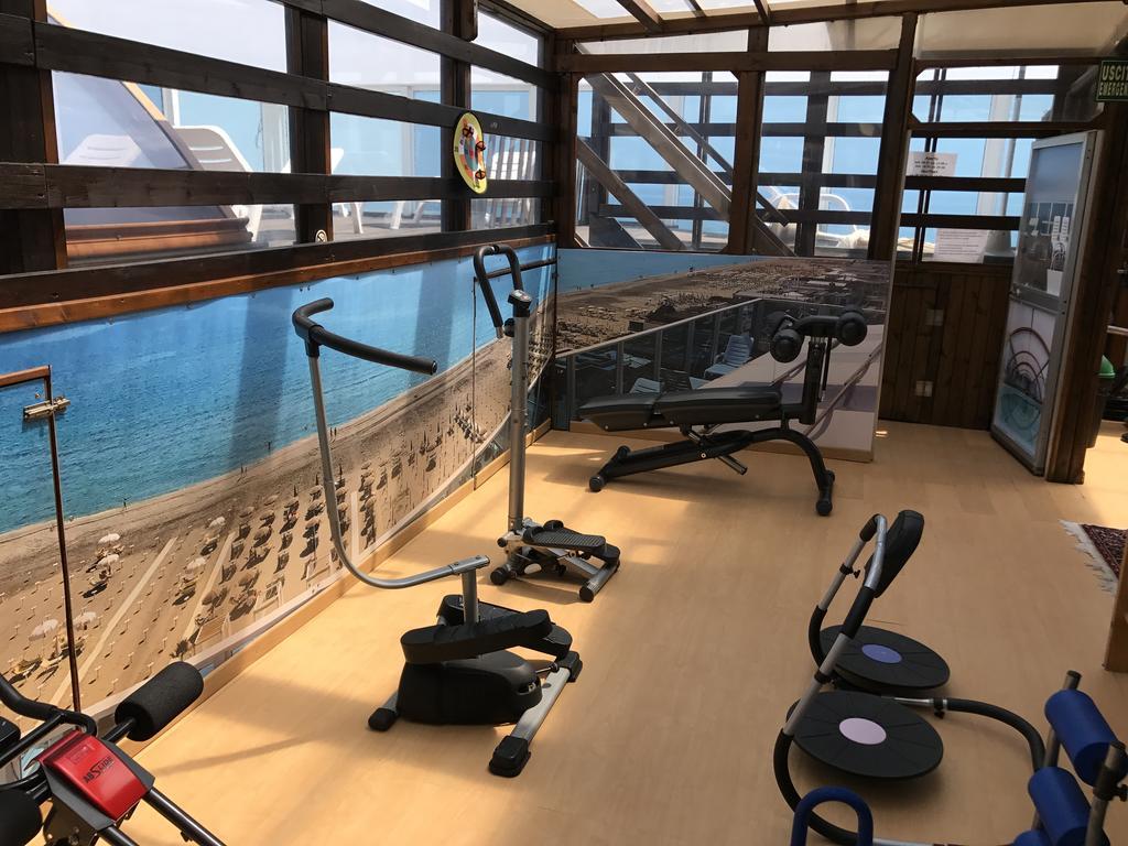 Hotel Byron ميلانو ماريتيما المظهر الخارجي الصورة