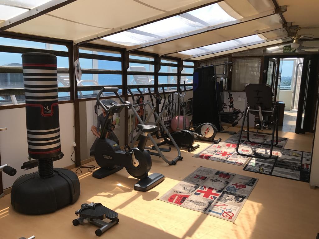 Hotel Byron ميلانو ماريتيما المظهر الخارجي الصورة