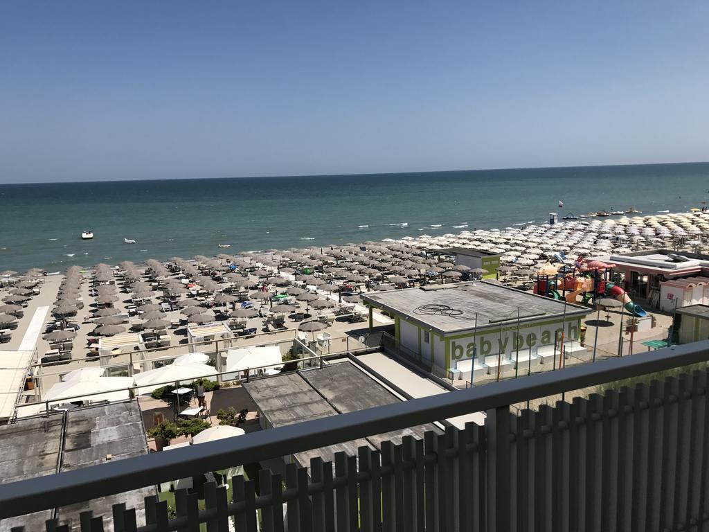 Hotel Byron ميلانو ماريتيما المظهر الخارجي الصورة