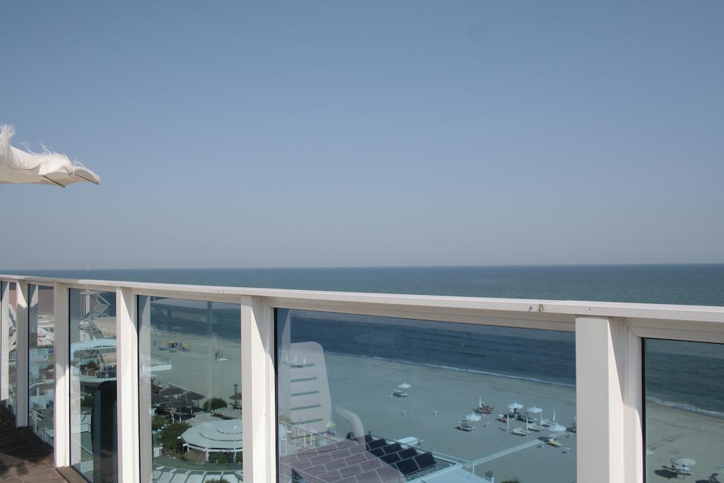 Hotel Byron ميلانو ماريتيما المظهر الخارجي الصورة