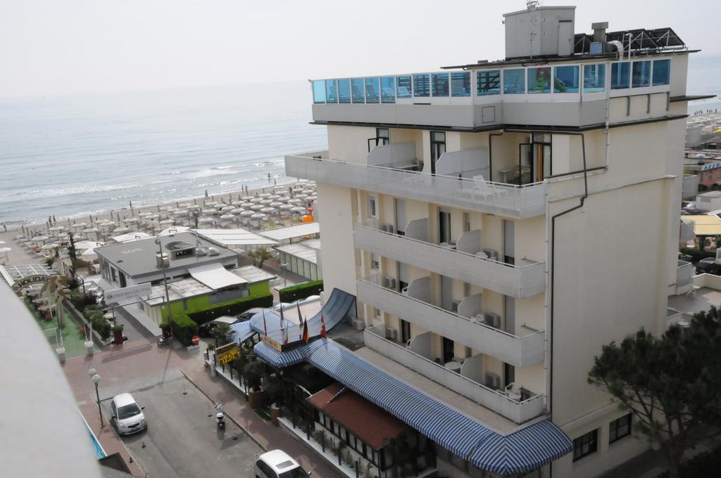 Hotel Byron ميلانو ماريتيما المظهر الخارجي الصورة
