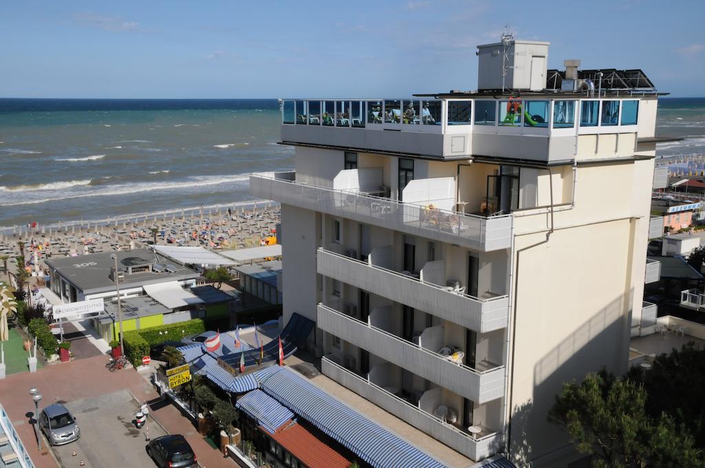 Hotel Byron ميلانو ماريتيما المظهر الخارجي الصورة