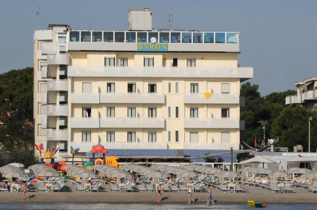 Hotel Byron ميلانو ماريتيما المظهر الخارجي الصورة