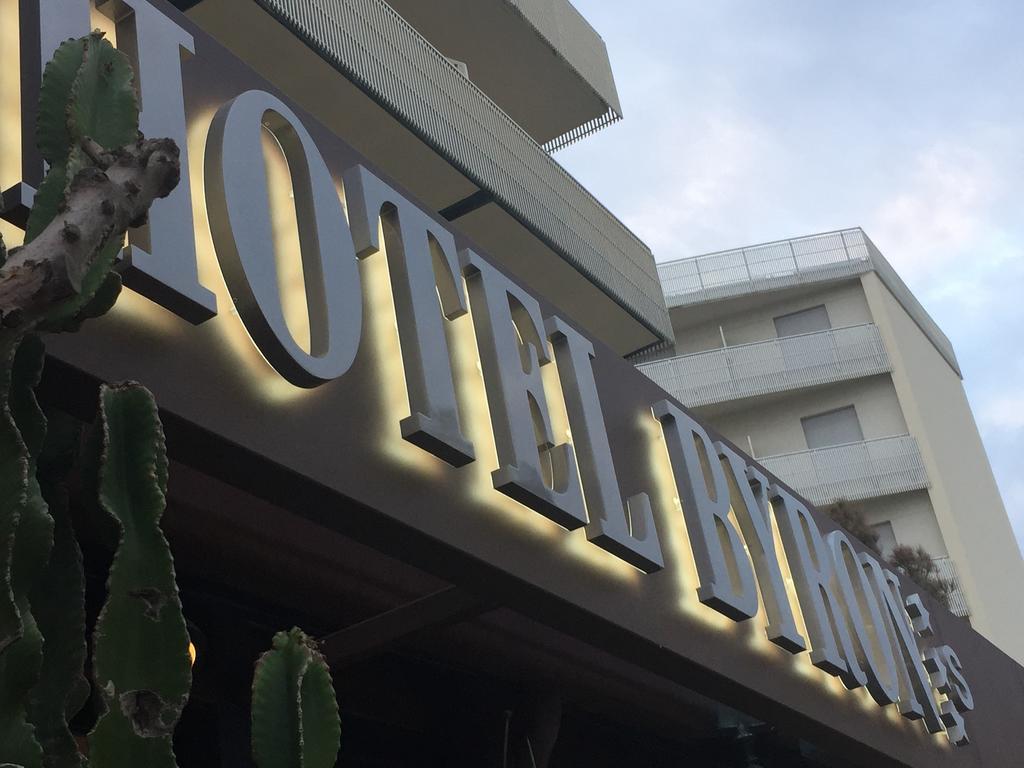 Hotel Byron ميلانو ماريتيما المظهر الخارجي الصورة