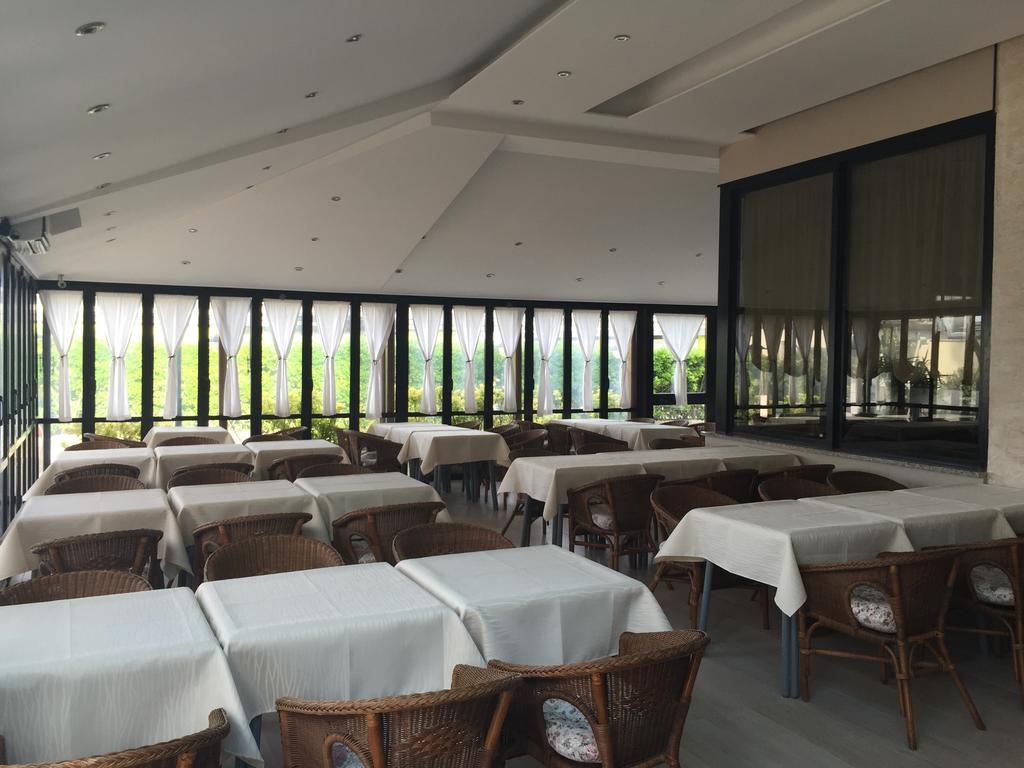 Hotel Byron ميلانو ماريتيما المظهر الخارجي الصورة