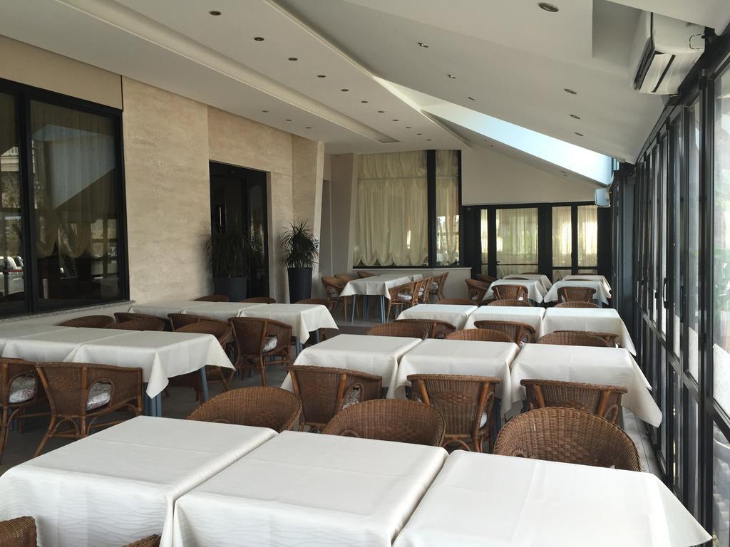 Hotel Byron ميلانو ماريتيما المظهر الخارجي الصورة