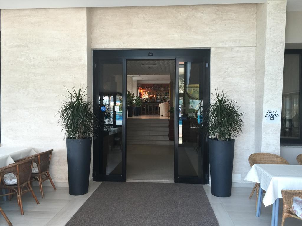 Hotel Byron ميلانو ماريتيما المظهر الخارجي الصورة