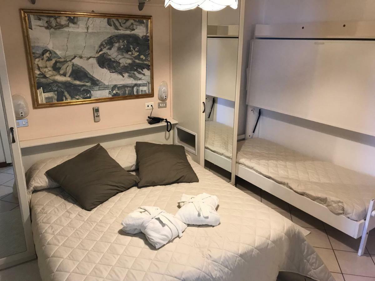 Hotel Byron ميلانو ماريتيما المظهر الخارجي الصورة
