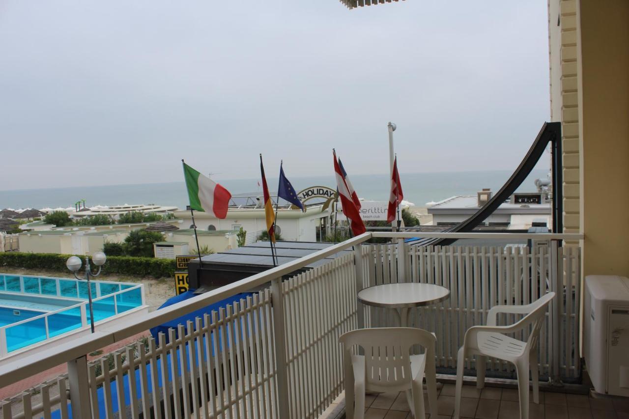 Hotel Byron ميلانو ماريتيما المظهر الخارجي الصورة