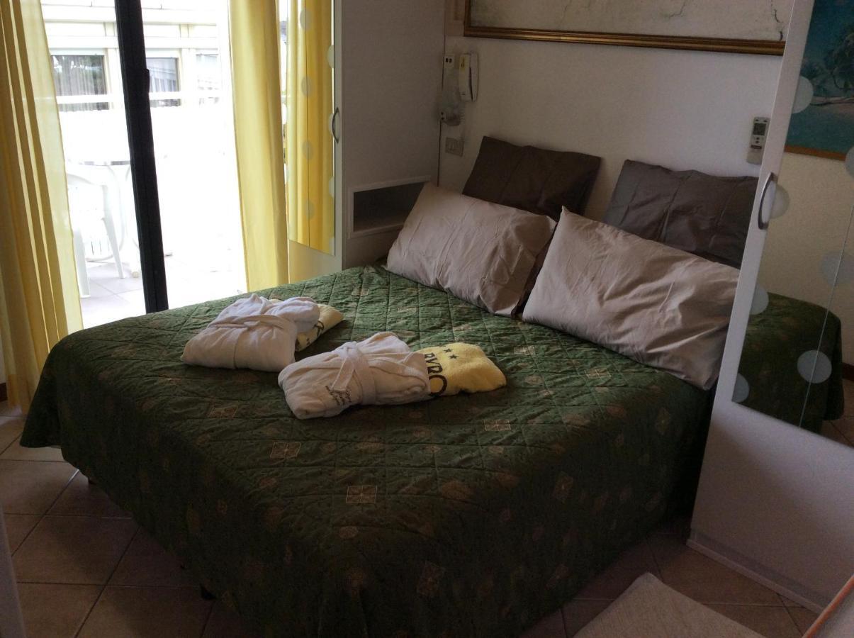 Hotel Byron ميلانو ماريتيما المظهر الخارجي الصورة