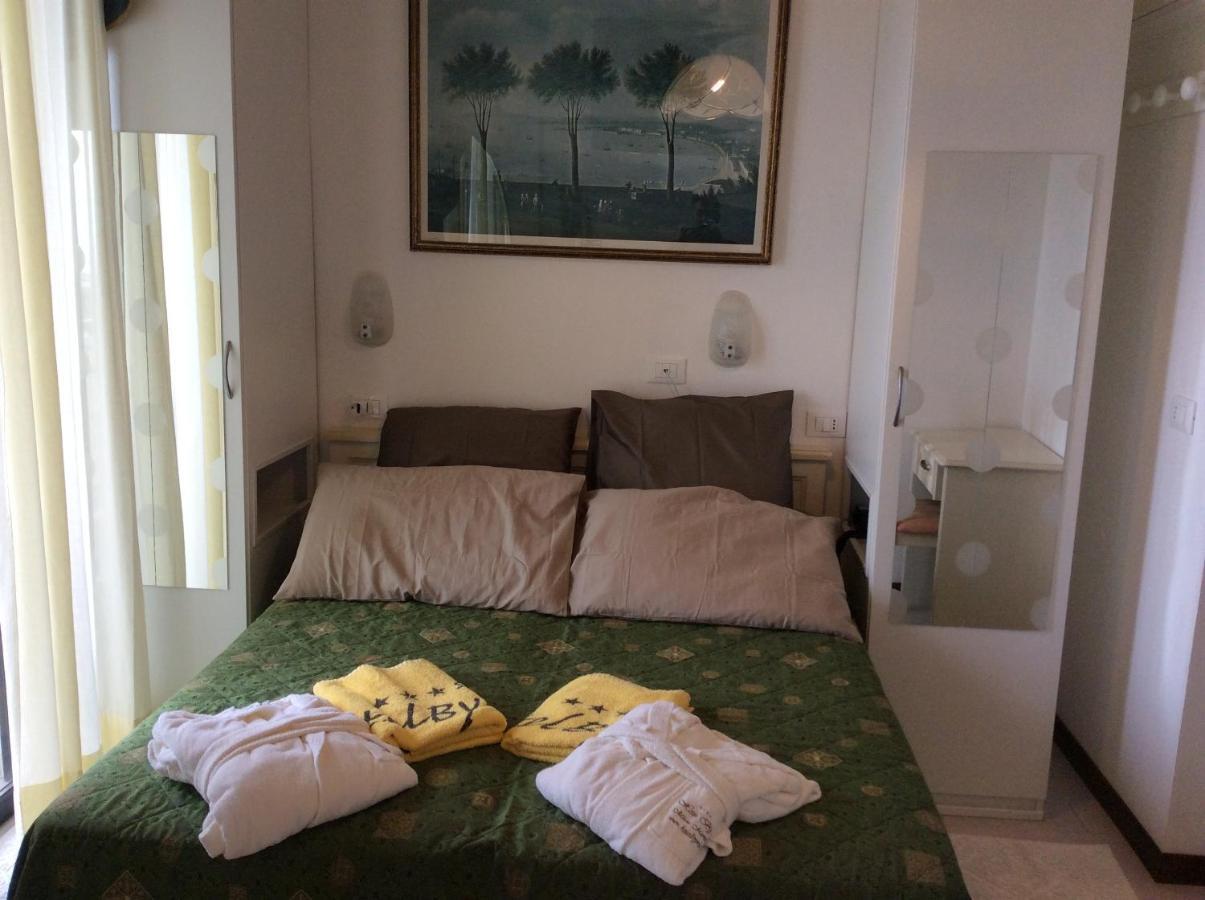 Hotel Byron ميلانو ماريتيما المظهر الخارجي الصورة